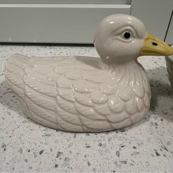 VINTAGE Ceramic Cream Duck on Nest White Woven Basket Japan Country Farm - Picture 6 of 15